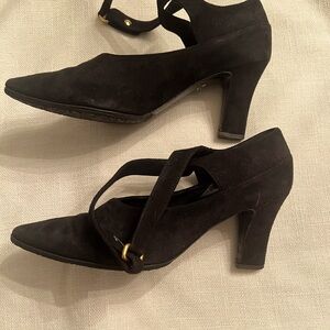 Donna Karan Black Heels with Sophisticated Design